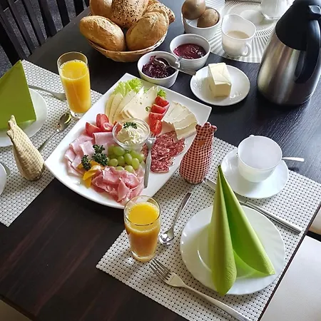 Bed & Breakfast Gaststaette Zum Torkrug Magdeburk